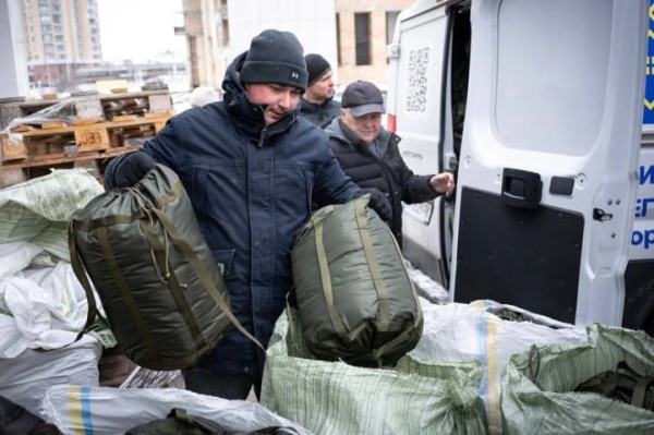 Перші 10 тисяч "Пакунків тепла" отримали жителі Києва та області: що у них