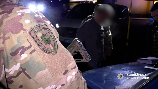 Напад із гранатою в Чернівецькій області: поліцейські поранені, зловмисника вже затримано 1