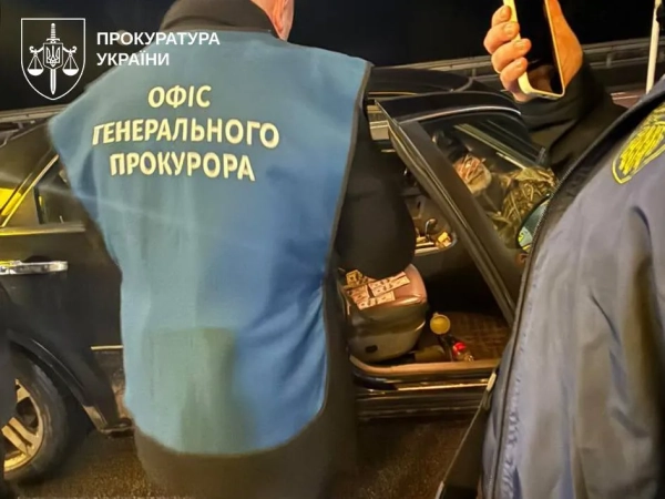 Ділків піймали на гарячому, вони під цілодобовим домашнім арештом