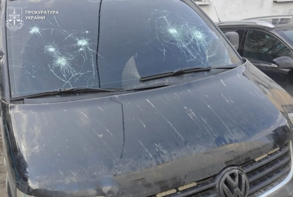 Судячи по стану автівки жінка поцілила разів шість