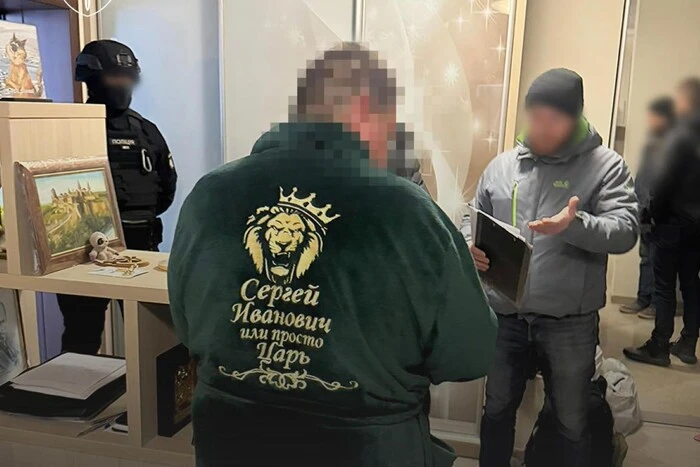 Привласнення квартири померлої киянки: підозру отримали ексголова суду та група адвокатів