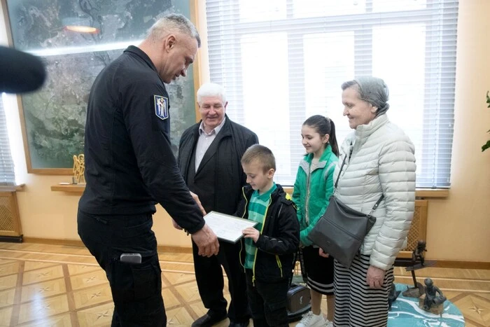 Київська родина, яка виховала 10 дітей та має 25 онуків, отримала довгоочікувану квартиру