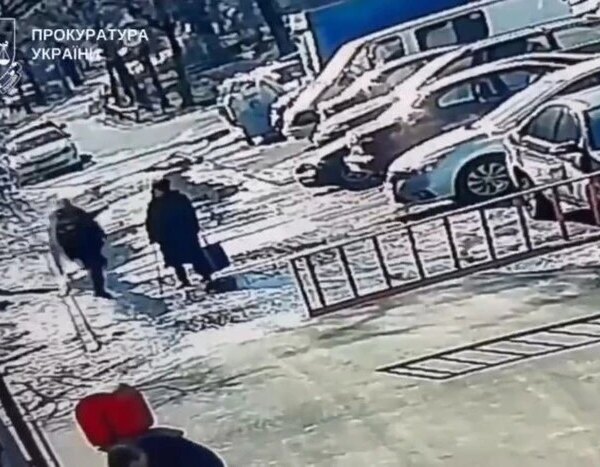 У Києві нетверезий чоловік з особливою жорстокістю побив 75-річну сусідку: жінка померла в лікарні.