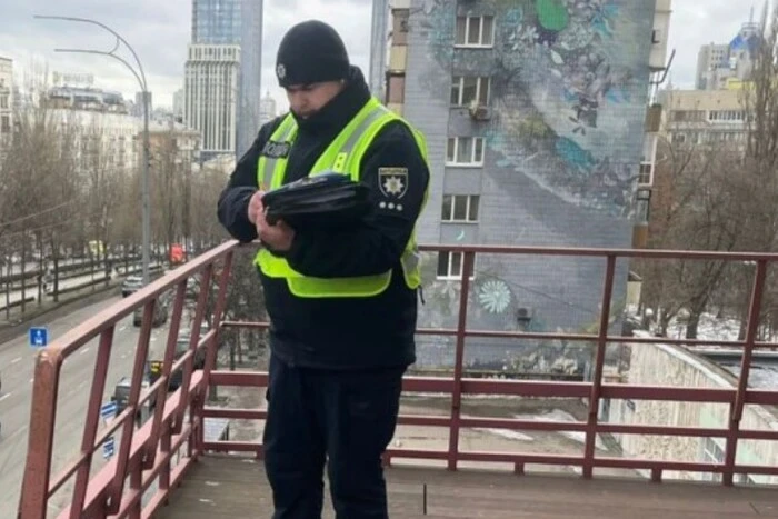 У Києві на бульварі Лесі Українки чоловік вистрибнув з балкона 23 поверху