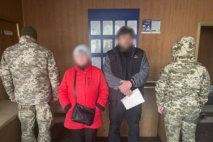 «Посипалися» на деталях: прикордонники викрили фіктивний шлюб киянина з 80-річною тещею