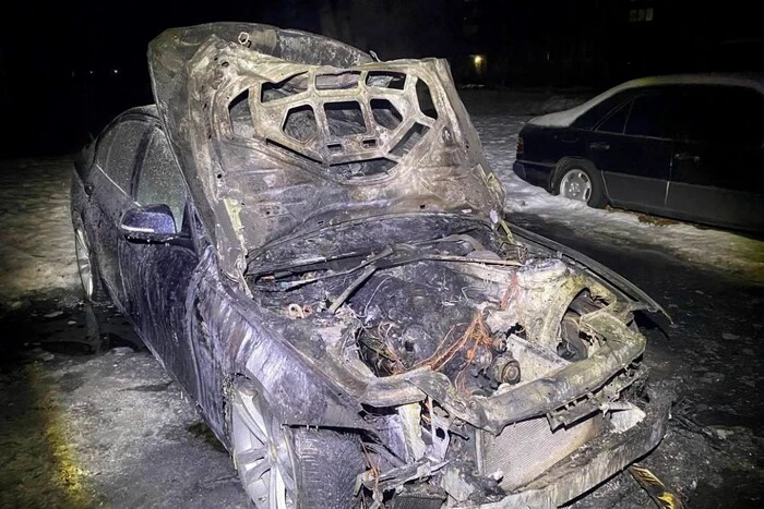 У Києві затримано молодиків, які підозрюються у підпалі автівок на замовлення РФ 