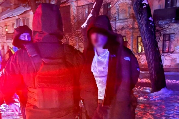У Києві нетверезий чоловік порізав канцелярським ножем лице підлітку