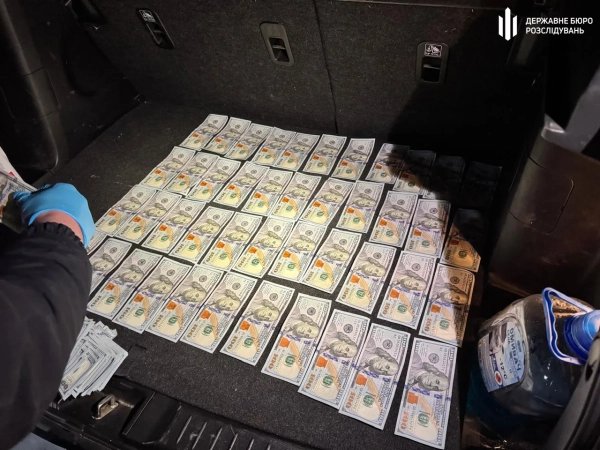 Після отримання грошей він намагався втекти від правоохоронців