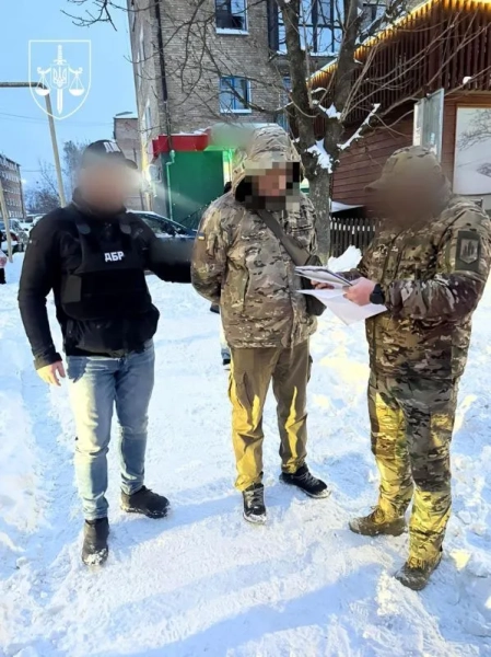 ДБР, зловмисник-фінансист