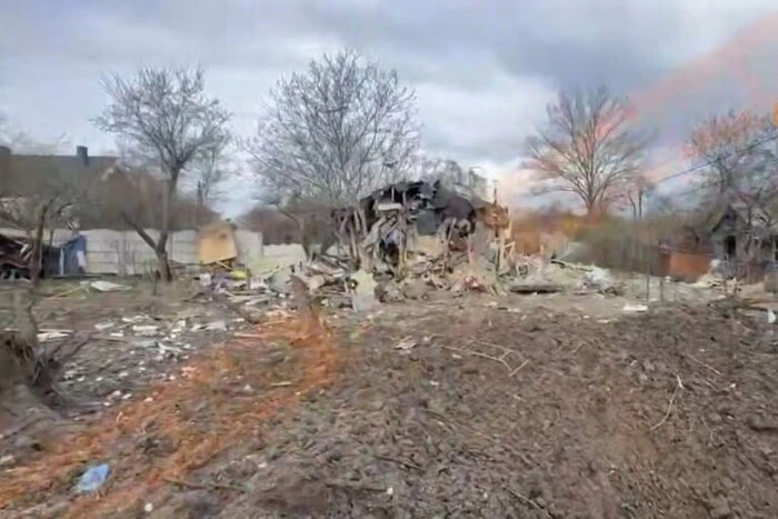 Ракета РФ знищила приватний будинок у Подільському районі (відео)