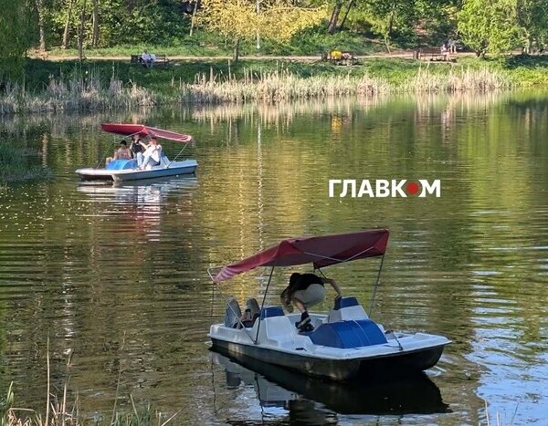 У Києві стартував пляжний сезон: містяни заполонили узбережжя (фотозвіт)