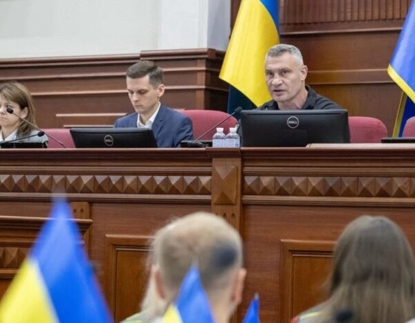 Київська міська рада не змогла ухвалити доленосне рішення щодо метро на Троєщину через брак голосів.