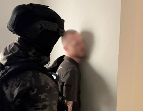 Затримано молодого киянина: вимагав 3,5 тисячі доларів за допомогу бійцю з переводом до безпечного місця.