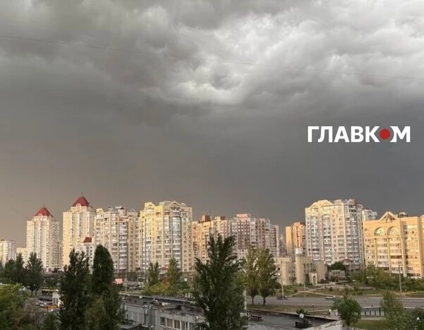 На Київську область насуваються грози та град: попередження про шторм