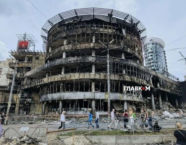 Руйнування на Лук’янівці: наслідки російського обстрілу ринку і ТРЦ. Фотозвіт