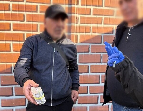 Упросив “підкинути”, а потім обкрадав експедиторів: злодія схопили.