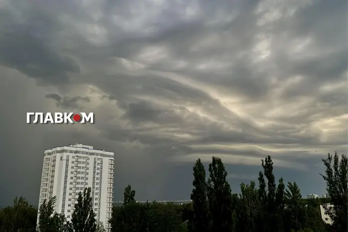 У Києві почалася гроза (відео)