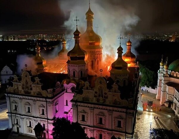 Керівник заповідника заявляє про небезпеку обвалення після російського обстрілу Успенського собору.