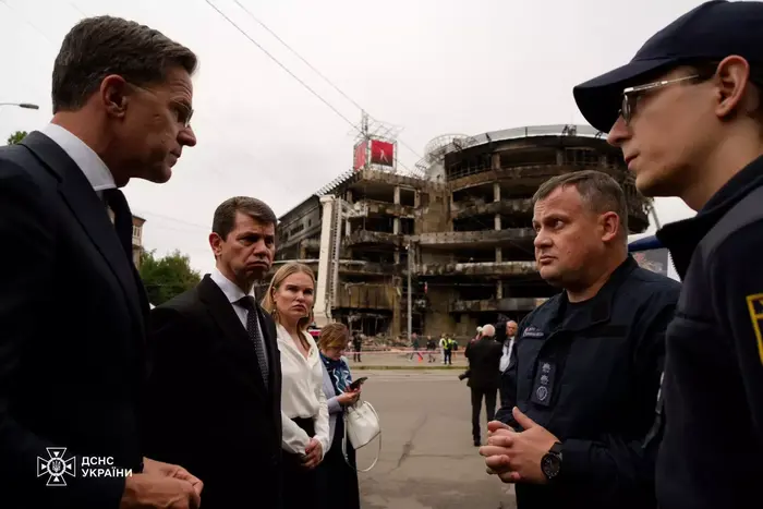 Генеральний секретар НАТО побачив наслідки російських атак на столицю.