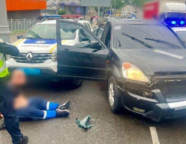 Нетверезий чоловік за кермом, позбавлений номерних знаків, у Києві врізався в три…