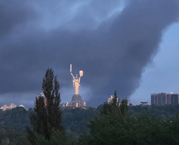 Київ у диму: наслідки ракетного удару ворога