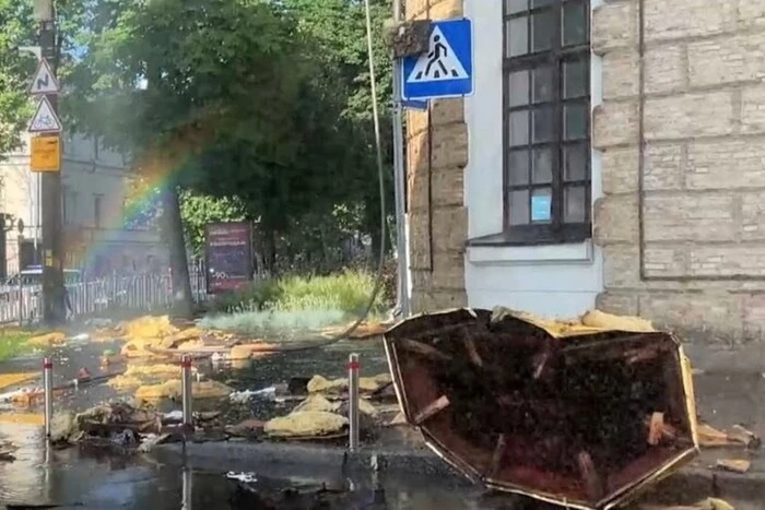 Атака на Київ: під час гасіння пожежі у Лаврі з'явилася веселка (відео)