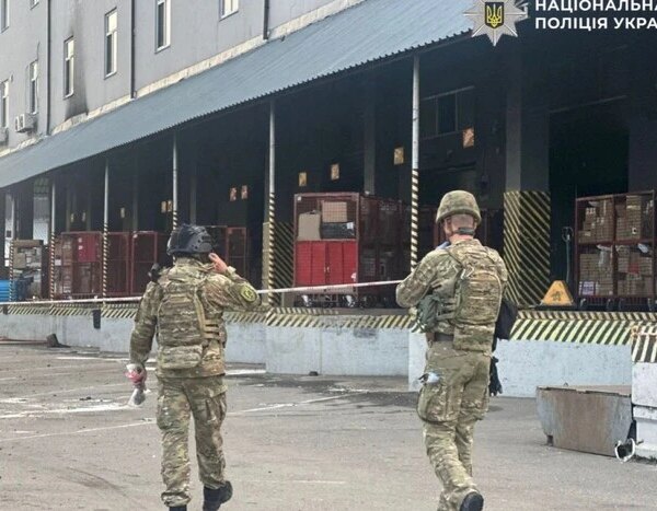 Вибух на поштовому хабі в Оболонському районі: одна людина загинула, двоє отримали поранення
