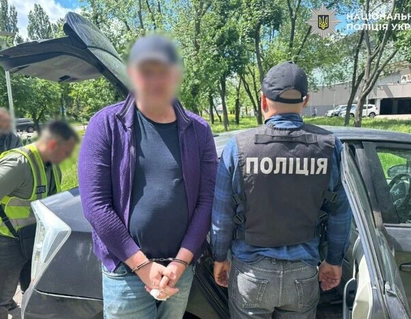 У Києві військовому оголошено підозру за організацію незаконного виїзду з України за 10 тисяч доларів.