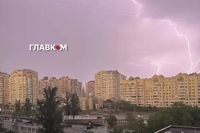 Київ охопила негода