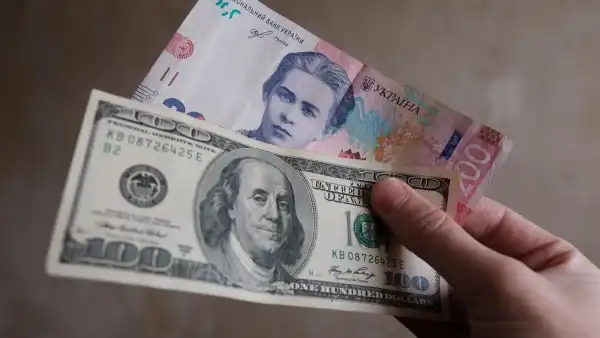 Валюта перетне позначку в 50 грн: уряд затвердив Бюджетну резолюцію на майбутні…