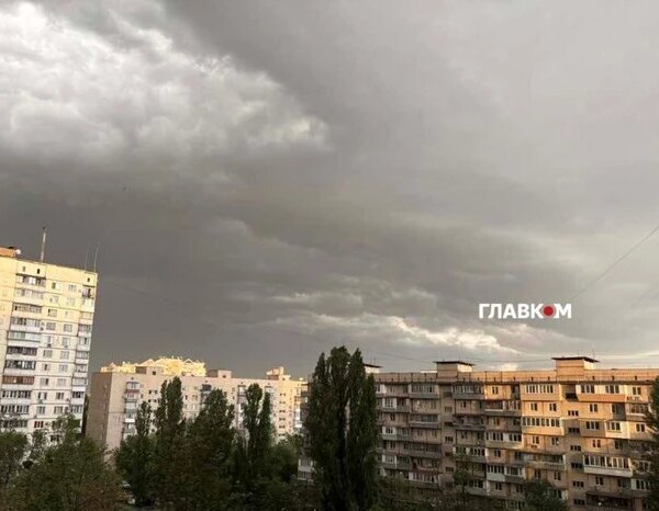 Сильні дощі з грозами охоплять Київ і Київщину: оголошено попередження про небезпеку жовтого рівня.