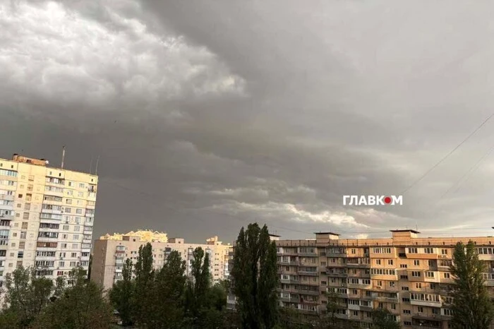 Сильні дощі з грозами охоплять Київ і Київщину: оголошено попередження про небезпеку…