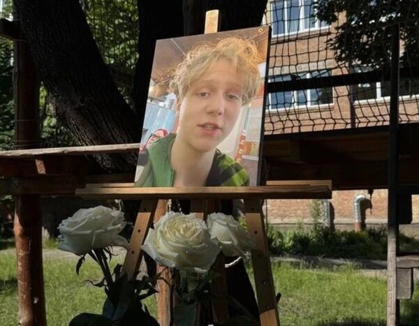 Київська громадськість вшанувала пам’ять 12-річного Григорія Глушича, який трагічно загинув у гучному дорожньо-транспортному інциденті.
