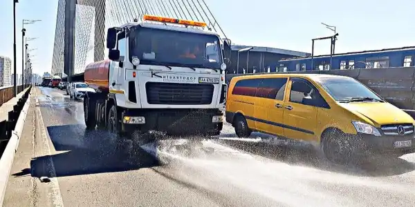 Обмеження руху транспорту на автомагістралях Київщини через спеку: кого торкнуться нововведення