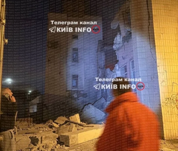 Київ: 4 постраждалих, палає поліклініка та будинки після атаки