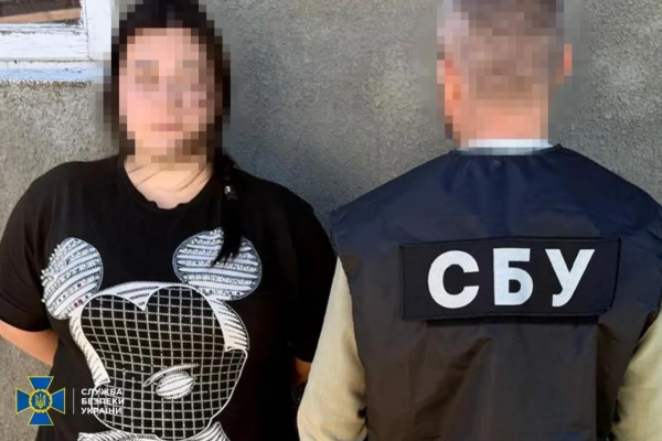 Ділки брали від 3,5 до 38 тисяч доларів США. СБУ