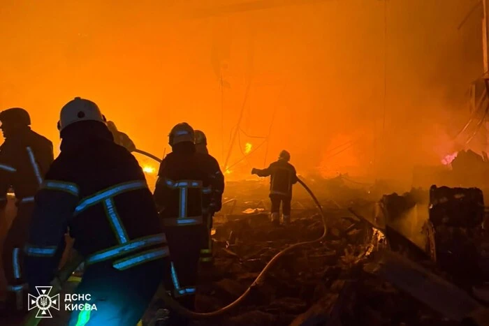 Наслідки нападу на Київ: правоохоронці закликають автомобілістів