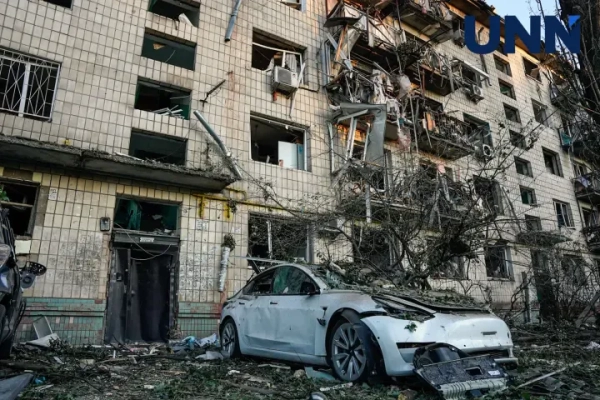 Київ: жалобний день за жертвами атаки, пошук родини під завалами