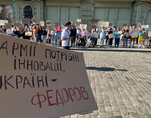 Картонний майдан знову з’явиться? Прихильники Федорова планують зібратися в українських містах (ілюстрації)