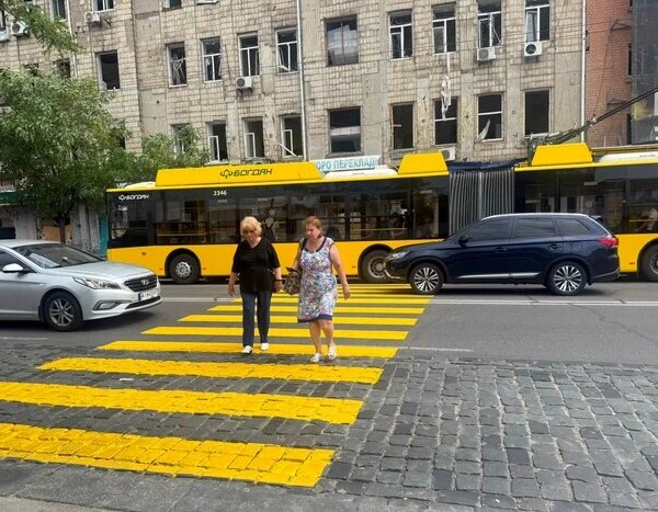 На Лук’янівці почав працювати новий надземний перехід, встановлений за 24 години після російського нападу