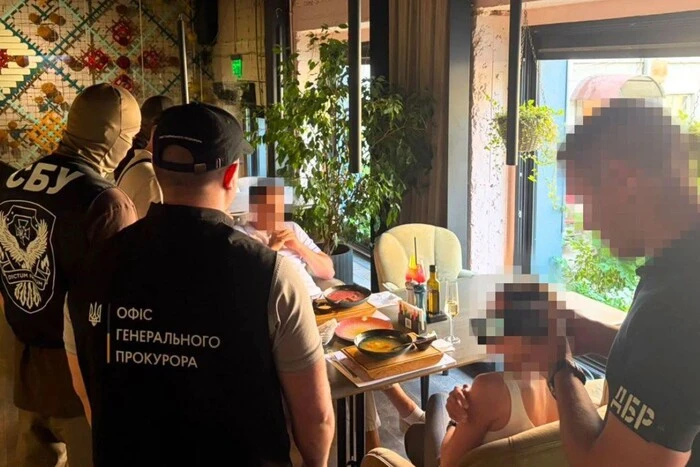 Обіцяв «вирішити» справу в суді за $14 тис.: у Києві затримано адвоката