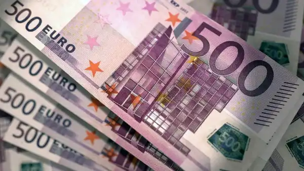 Українці придбали більше готівки, ніж доларів, за перші шість місяців цього року.