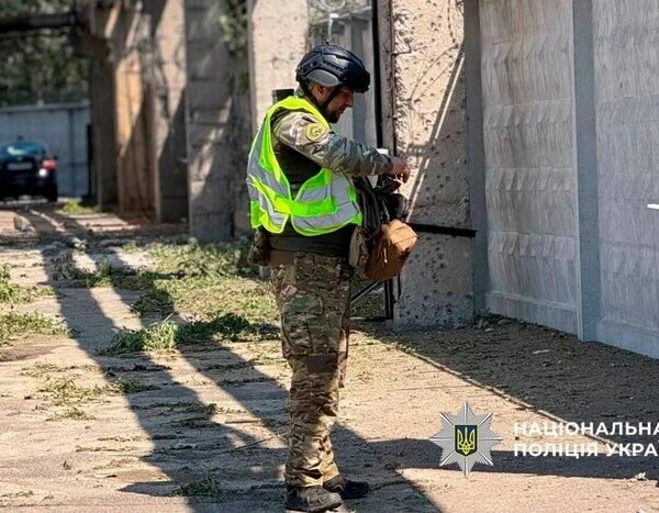 У Києві в одному з районів знайшли уламки ракети з невибухнулими суббоєприпасами…