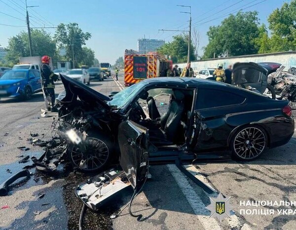 Кілька розбитих авто, смертельний випадок та постраждалі: стало відомо подробиці аварії на…