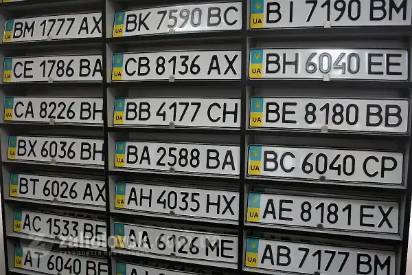 В Україні можлива відмова від передніх номерних знаків для автомобілів