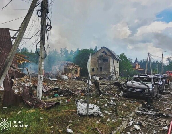 Унаслідок ракетного обстрілу Київщини постраждало близько 30 осель