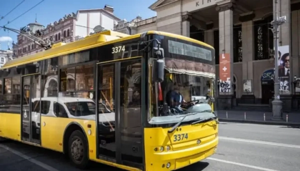 Київ: відновили метро “Лук’янівська” та рух транспорту