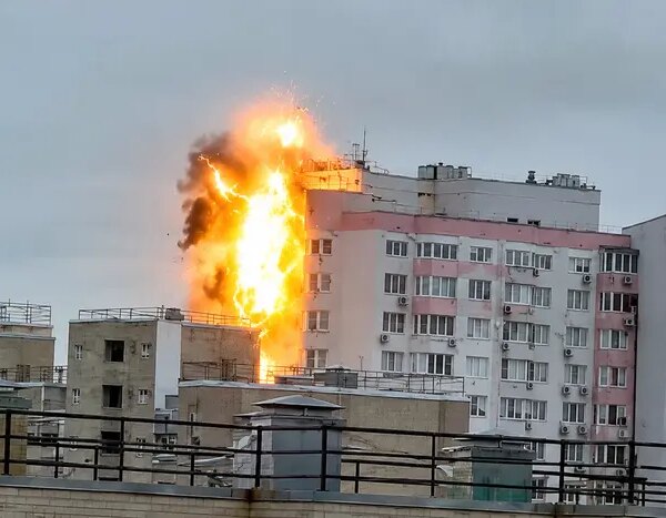 Відео зафіксувало влучання “шахеда” у житловий будинок на Троєщині