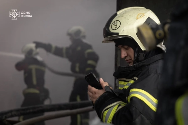 Наслідки російської атаки: пожежі у Дарницькому районі