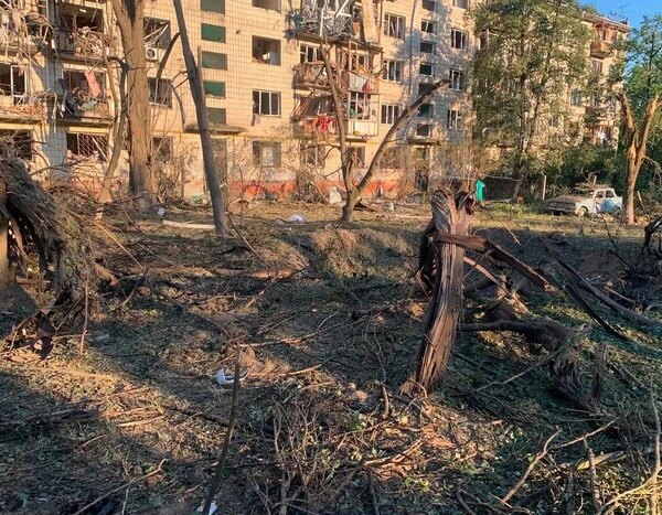 Атака ракетою на головне місто: наслідки у районі Нивки (світлини)